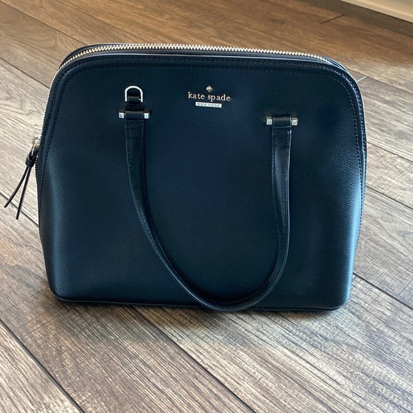 Kate Spade purse - Picture 1 of 8